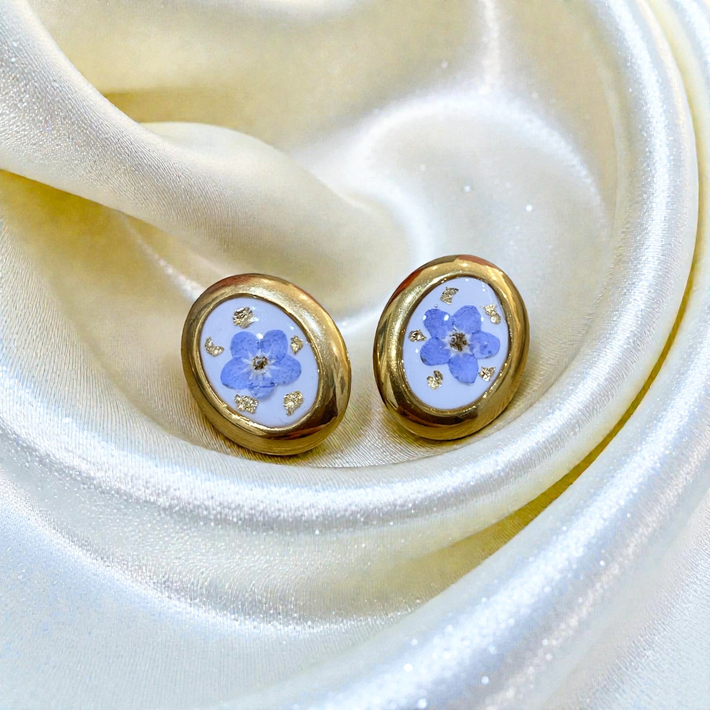 Puces d’oreilles - myosotis et feuilles d’or